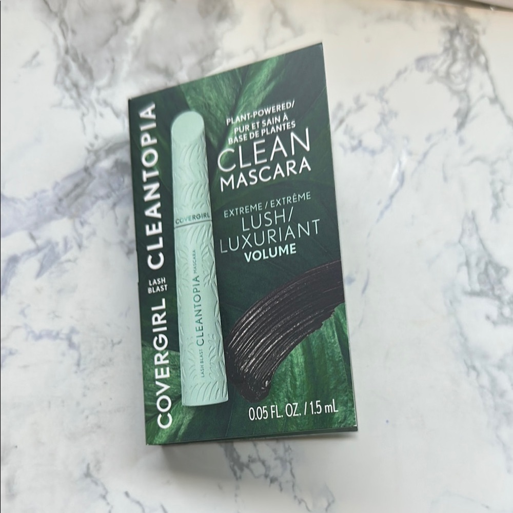COVERGIRL Lash Blast Cleantopia Mascara in 800 Extreme Black